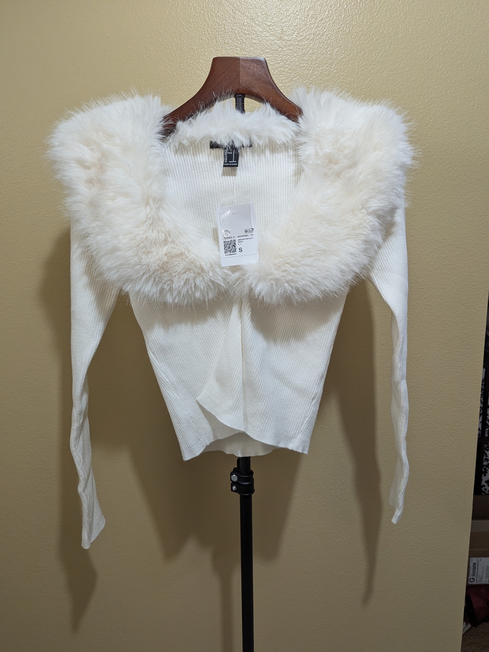 Forever 21 Cream Faux Fur Collar Cropped Cardigan